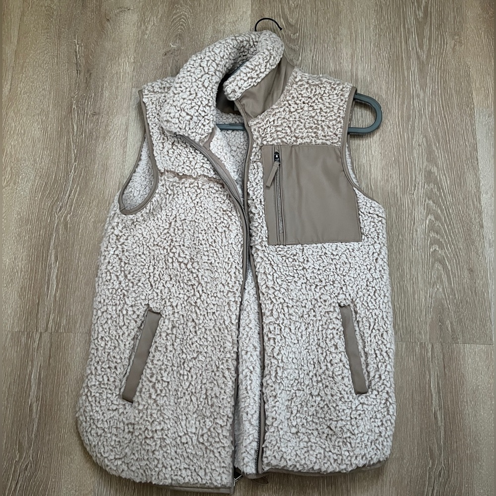 Abercrombie & Fitch Sherpa vest